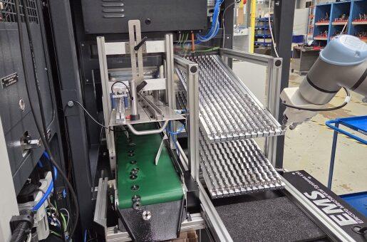 Universal Robot waits for a part to be available to be picked